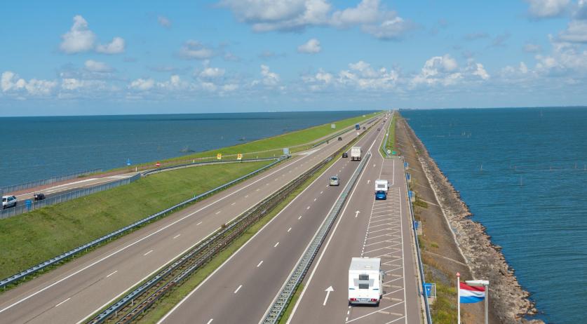 Netherlands needs up to €33 billion to shore up flood defenses; far more than estimates