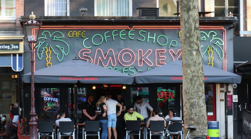 Amsterdam votes against plan to ban tourists from coffeeshops
