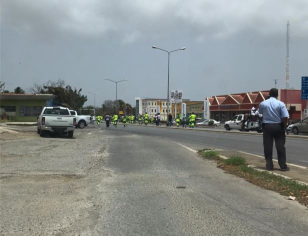 Angry protestors heading towards Fort Amsterdam