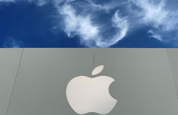 Apple's news service reaches 100 million users, App Store sales expand