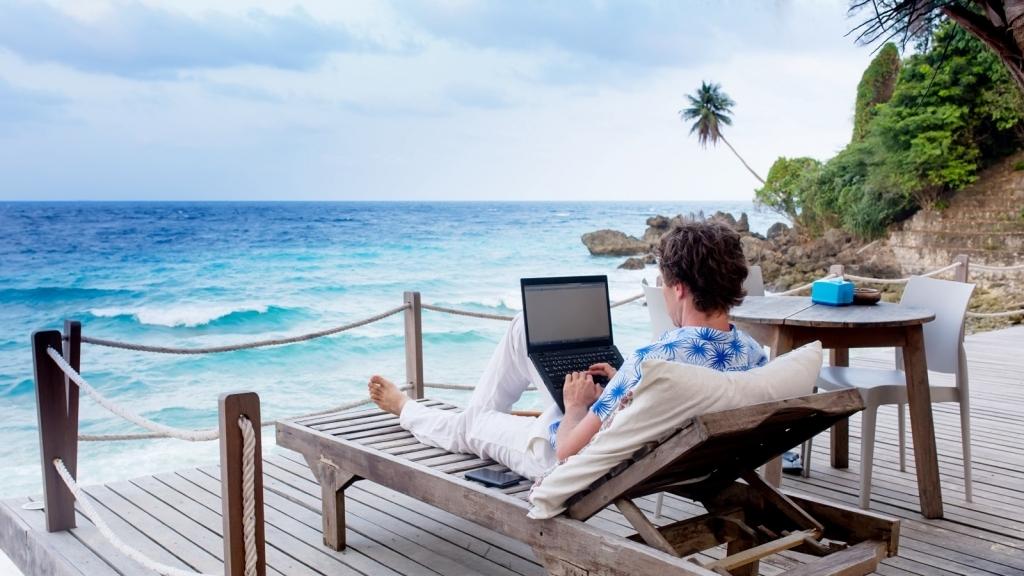 Bleisure does not stop its growth