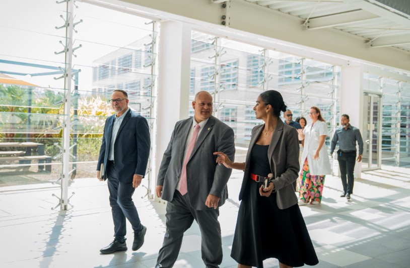 Minister Boekhoudt Pays First Working Visit to Curaçao Medical Center