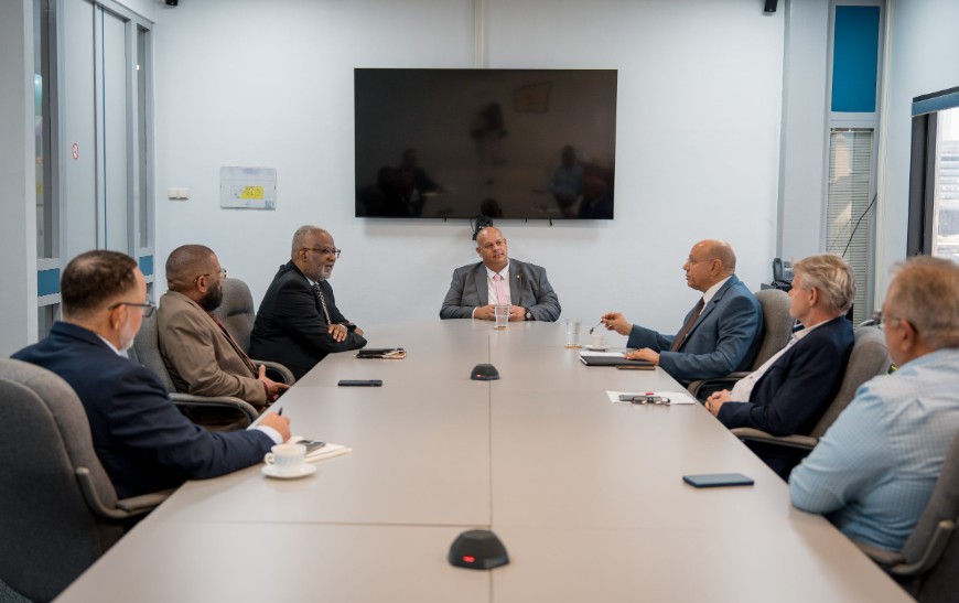 Minister Boekhoudt Visits Social Insurance Bank to Discuss Healthcare Challenges