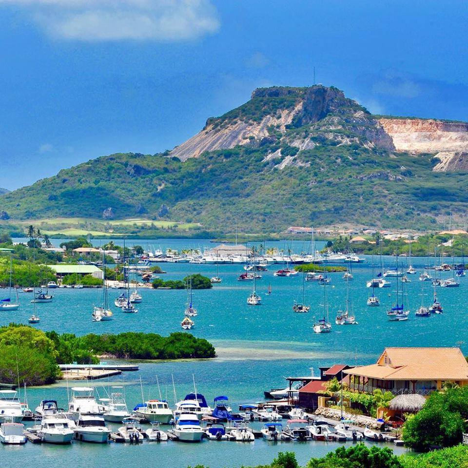 Police call on boat owners for better parking