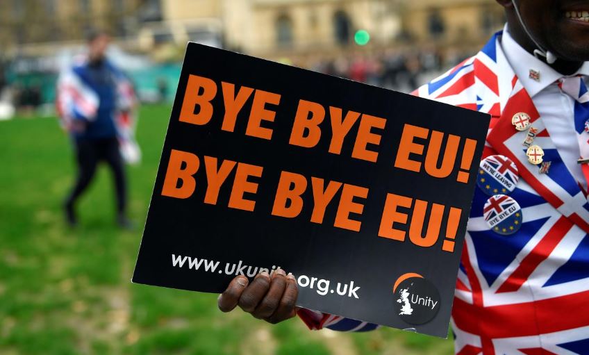 Britain cuts loose from the EU in joy and sadness