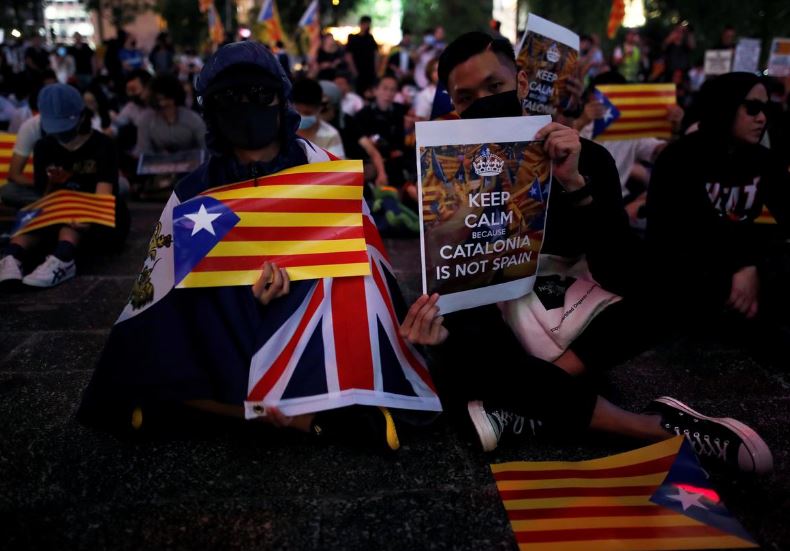 Hong Kong pro-democracy protesters rally for Catalan independence