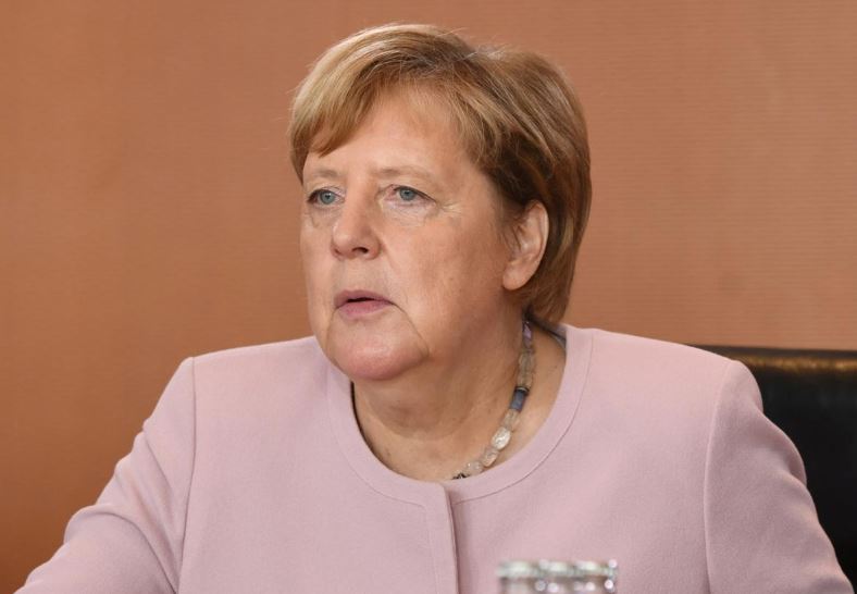 Most Germans expect Merkel coalition to last to 2021, poll shows