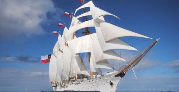 Chilean four-masted ship Esmeralda coming to Curaçao