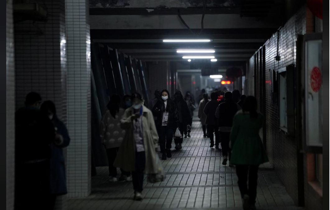 China's new coronavirus cases drop, world still scared