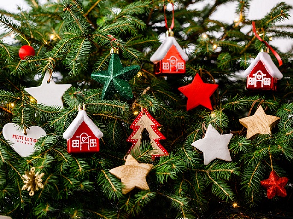 Aqualectra begins installing Christmas lights across Curaçao