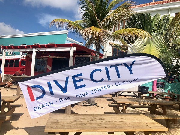 Dive City Curaçao opened with live performance by Junior Tecla (press release)