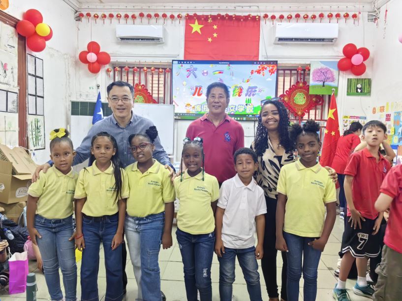 Chinese Consulate General Celebrates International Children’s Day with Curaçao Schools, Promoting Cultural Exchange