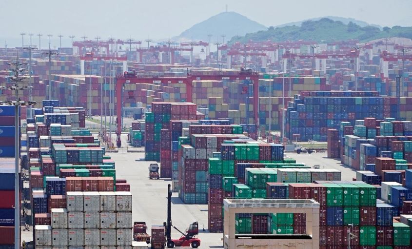 U.S.-China trade deal close, White House says, after negotiators speak by phone