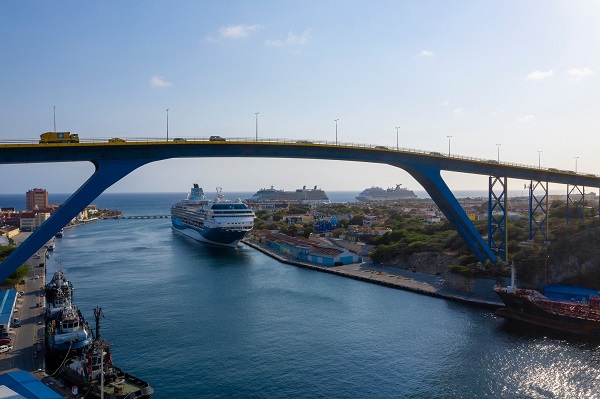 Dollar near two-month top after U.S. GDP boosts yield appeal