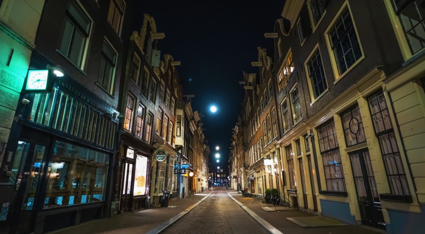 Rutte: Curfew undesirable but needed; Netherlands to ban flights from UK