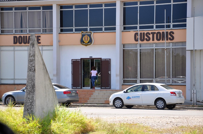 Curaçao Importers Demand Clarity on Zero-Tariff Policy for Electric Vehicles