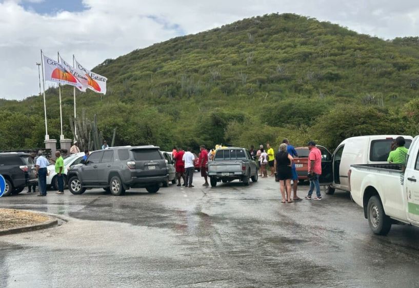 Ongoing Conflict at Daaibooi Beach: Business Owner Takes Legal Action Against Unauthorized Vendors