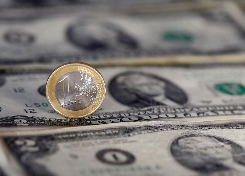 Dollar rises on progress in U.S.-China trade pact