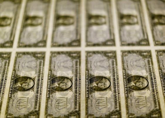 Dollar shored up by strong U.S. data, commodity currencies sag