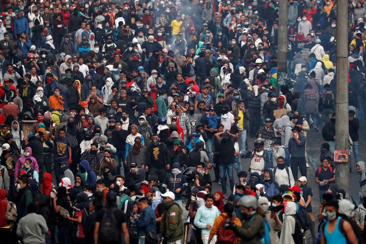 Dozens of Dutch tourists stuck in Ecuador