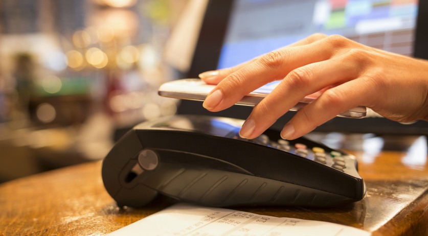 Paying with phone, smartwatch increasingly popular in NL