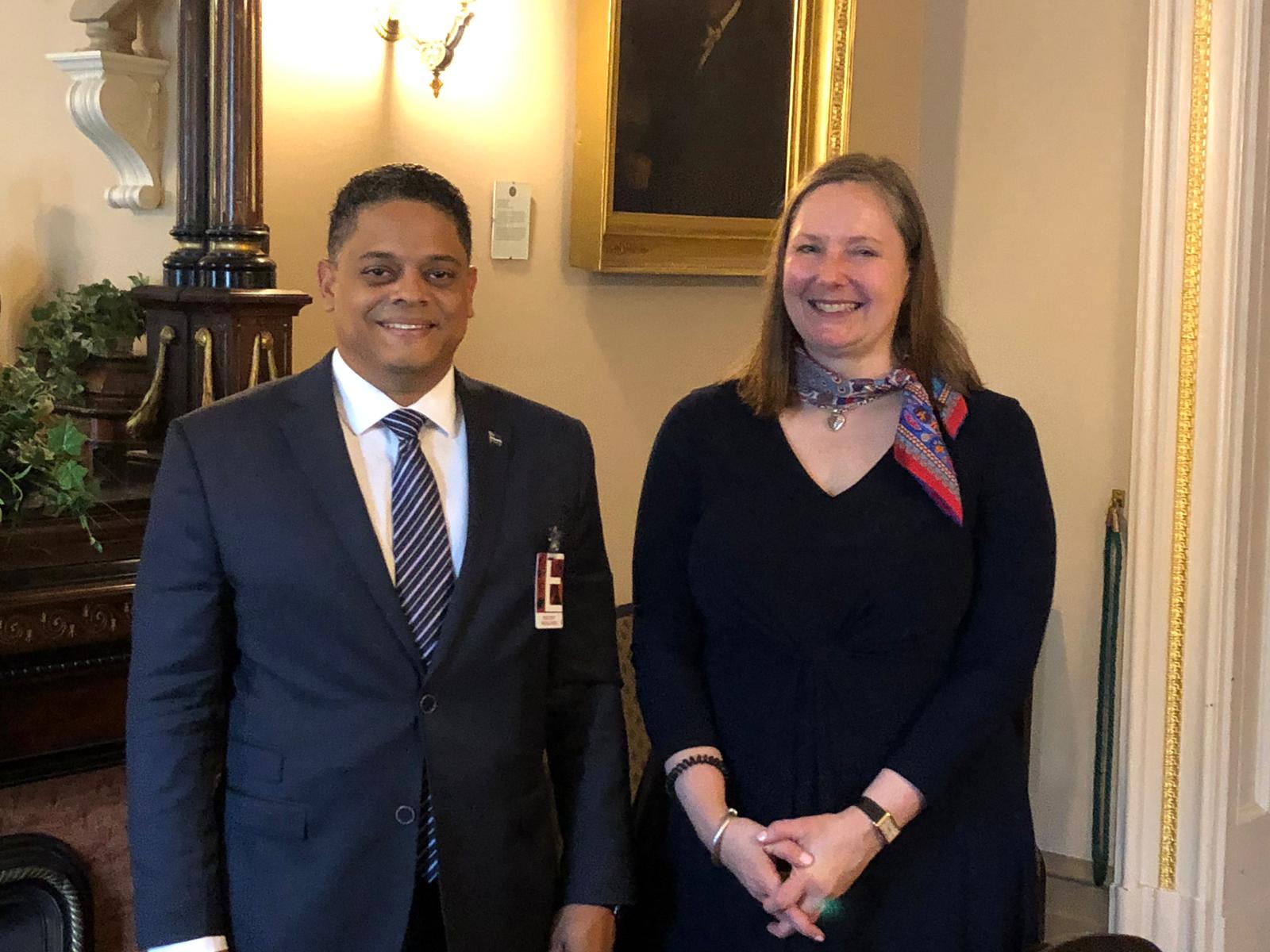 Isla may only refine oil to pay local bills