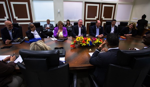 Prime Minister in conversation with members of the American Congress