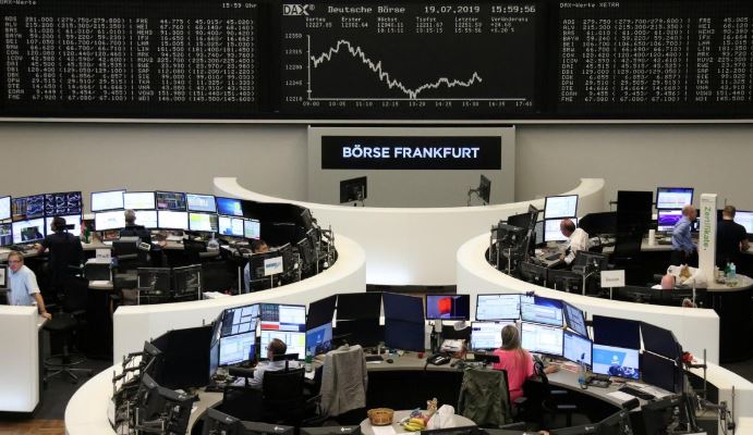 Stocks, oil plunge on growing signs of global slowdown