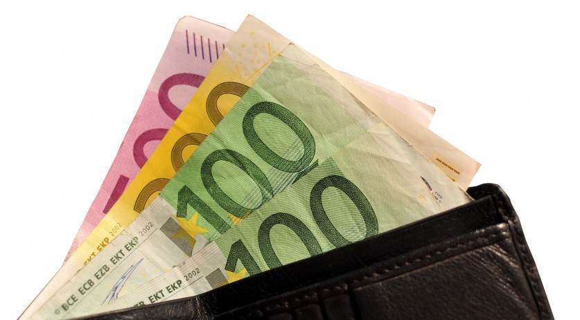 Randstad reports a drop in profits and income due to economic issues