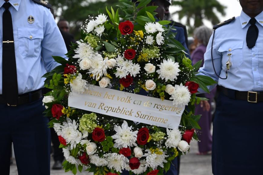 President Santokhi lays wreath at statue of Louis Alfred Gerardus Doedel