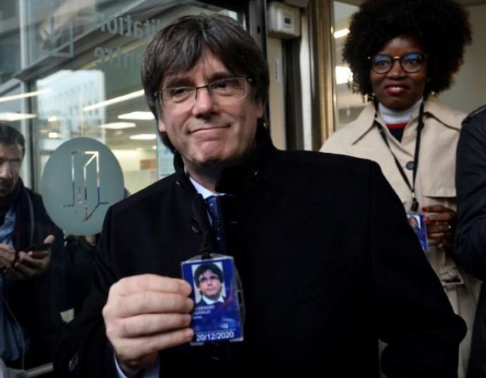 Spain's top court asks EU parliament to strip Catalan separatist leaders of immunity