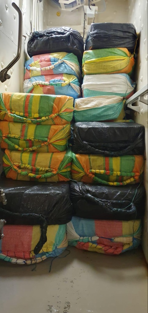 HNLMS Groningen and the Coast Guard intercept a large quantity of drugs in the Caribbean Sea