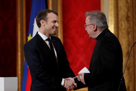Minister urges Vatican to aide French investigation into papal envoy