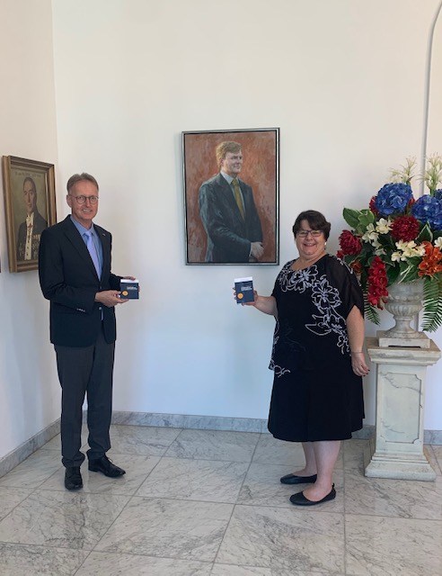 Kunneman offers books 