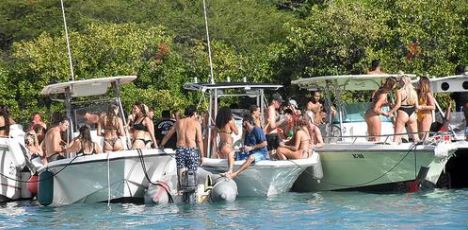 Huge crowd at Fuik despite police warnings