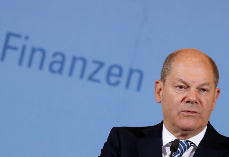 German finance minister expects economy to grow more next year