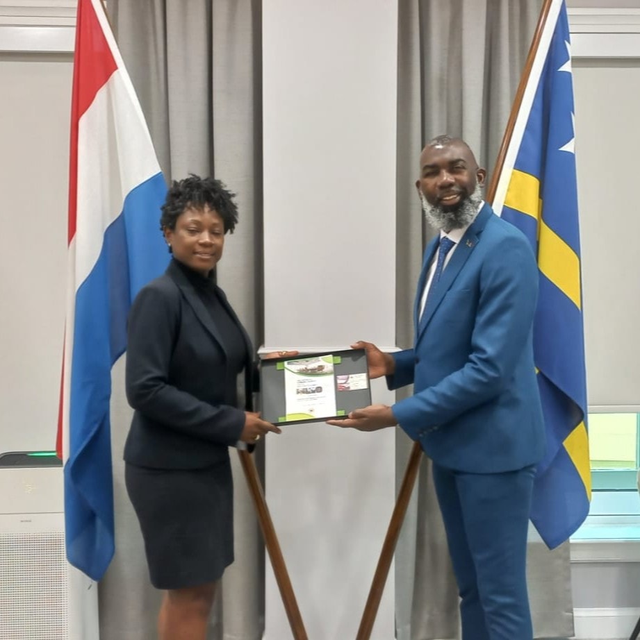 Former St. Maarten minister visits Premier Pisas