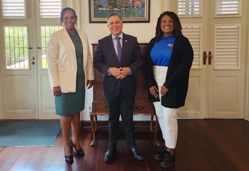 Meeting with Governor Focuses on Recognition of Tambú as Cultural Heritage