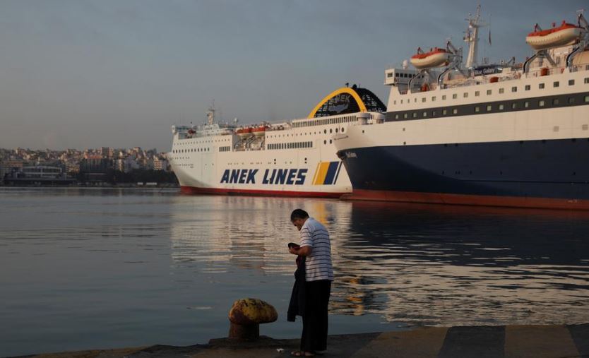 Greeks march over reform plans of new government