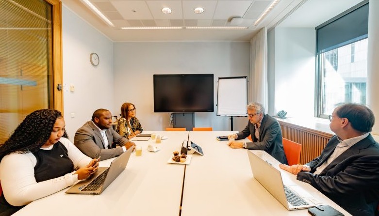 Justice Minister Hato Strengthens Research Cooperation During Visit to The Hague