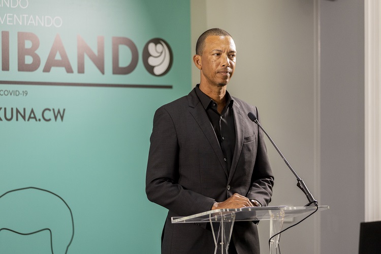 Jerry Semper: “minister plays with human lives”