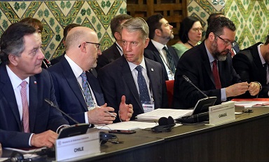 Latin American governments urge Maduro to cede power