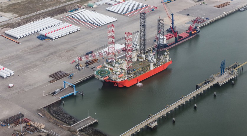 NL: Two new liquefied natural gas contracts to guarantee supply amid Russia uncertainty