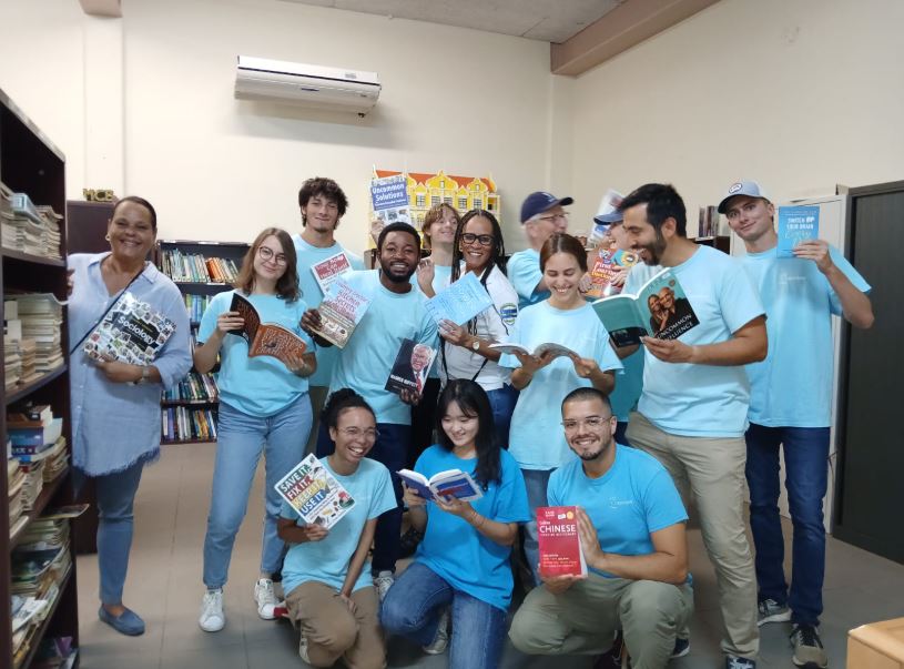 LOGOS Hope Brings Glasses and Books to Curaçao Prison
