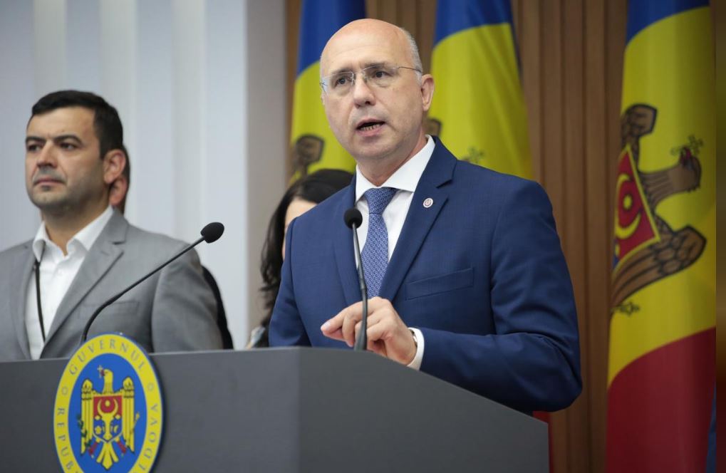 Moldova's Democratic Party dissolves government to end crisis