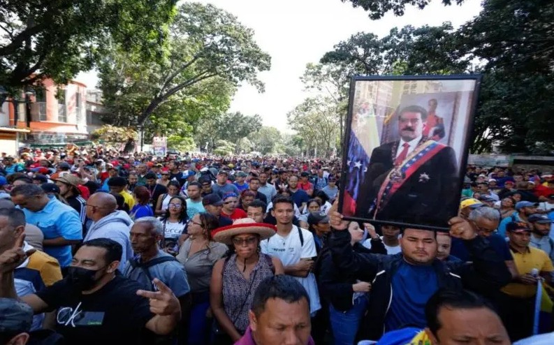 Protests Erupt in Caracas Demanding Release of Maduro After U.S. Operation