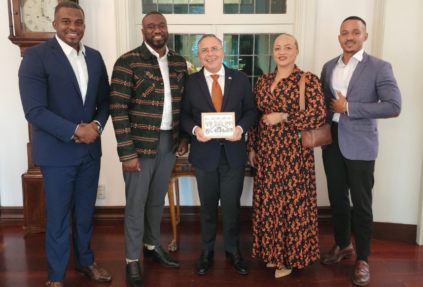 Manumit Foundation Presents Cultural Mission to Governor of Curaçao