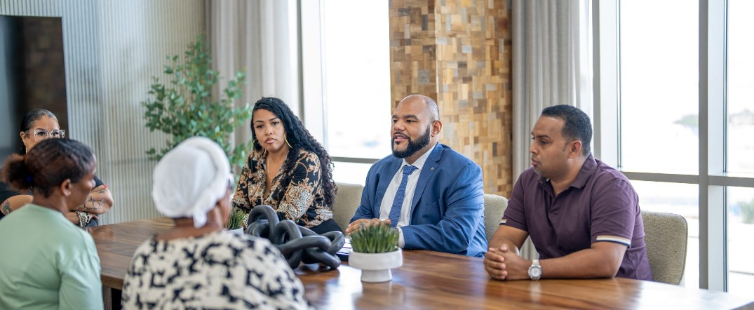 Minister Middelhof Holds Direct Talks with Marshe Nobo Vendors After Fire