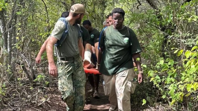 Military personnel assist stranded Canadian tourist on Christoffelberg