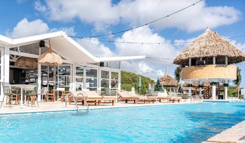 Ministers Clash Over Closure of Mondi Beach Club